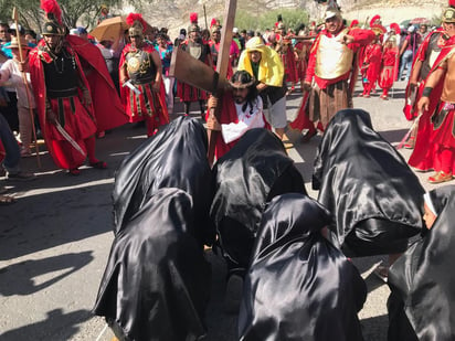 Llevaron a cabo la representación de la Pasión de Jesús. (EL SIGLO DE TORREÓN)