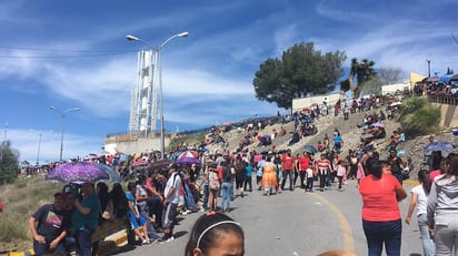 El recorrido por las trece estaciones duró más de dos horas, bajo un clima de 28 grados. (EL SIGLO COAHUILA)
