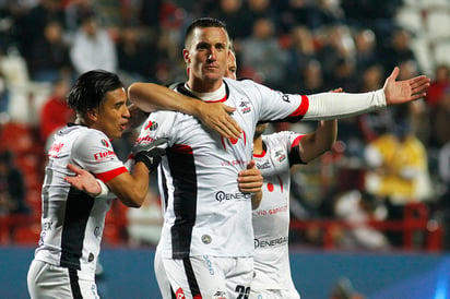 Leonardo Ramos (c), del Lobos BUAP, en festejo despues de anotar el segundo gol de su equipo. (JAM MEDIA)