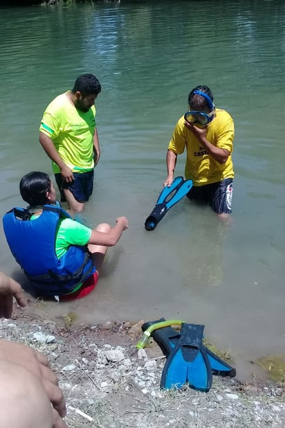 Personal de los Buzos Castañeda, autoridades municipales y técnicos en Urgencias, instalaron 3 módulos de seguridad. (EL SIGLO DE TORREÓN)