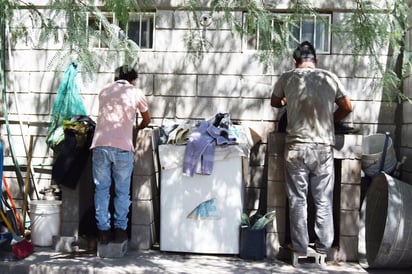 Como muchos migrantes Fredy llegó al albergue Jesús Torres para tomar un descanso y continuar su camino en busca del 'sueño americano', está consciente que será complicado ingresar a EU. (EL SIGLO DE TORREÓN)