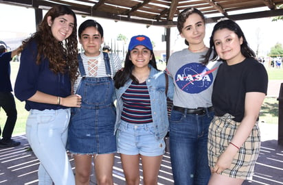 Jimena, Paulina, María, Nidia y Paulina.