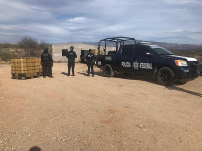 Durante abril, el robo de combustible en México se redujo a cuatro mil barriles diarios en promedio, lo que representa una disminución del 50 por ciento por ciento respecto a los ocho mil barriles registrados en marzo pasado. (ARCHIVO)