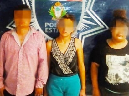 Fueron detenidos por elementos de la Policía Estatal al sorprenderlos con poco más de 100 dosis de distintas drogas que pretendían comercializar. (EL SIGLO DE TORREÓN)