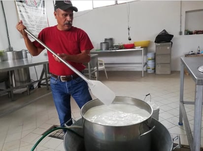 Indicó que pocos saben los beneficios que trae el consumo de leche de cabra y sus derivados. (EL SIGLO DE TORREÓN)