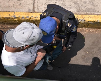 La Secretaría de Seguridad Ciudadana (SSC) de la Ciudad de México realiza la investigación interna para esclarecer la actuación de seis policías del Cuadrante del Sector Tacubaya, involucrados en la agresión física y lesión por arma de fuego de una persona, que fue trasladada al Hospital General de México, donde hoy perdió la vida. (ARCHIVO)