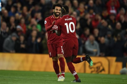 Mohamed Salah y Sadio Mané colaboraron en la victoria del Liverpool sobre Huddersfield Town. (Especial)