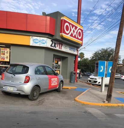 La tienda de conveniencia se encuentra ubicada sobre la calle Francisco I. Madero y la avenida Allende. (EL SIGLO DE TORREÓN) 