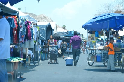 Van por regularización de los tianguis que se colocan de lunes a viernes en el municipio de Torreón. (EL SIGLO DE TORREÓN)