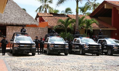 Elementos de la Policía Michoacán se manifestaron hoy en Morelia y las diferentes regiones del estado, en demanda de la destitución del secretario de Seguridad Pública, Martín Godoy Castro, así como el pago de seguros de vida, uniformes, equipo táctico y salarios dignos. (ARCHIVO)