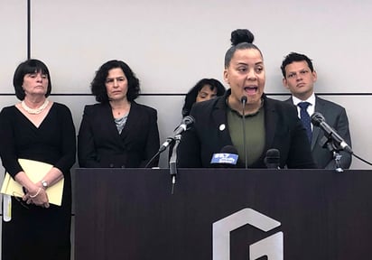 La fiscal Rachael Collins denuncia el freno a casos graves de crímenes violentos debido a los arrestos por parte del ICE. (AP)