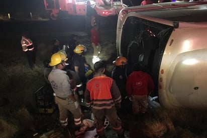 En el autobús que se accidentó viajaban personas que se dirigían a la ciudad de Torreón. (EL SIGLO DE TORREÓN)