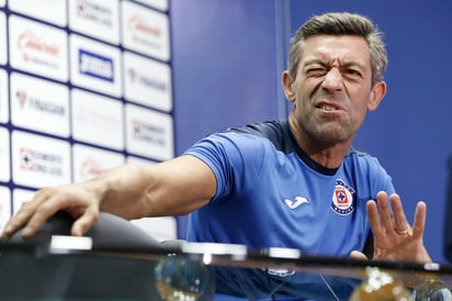 Caixinha aceptó que en México hay muchos aficionados que son seguidores de ocasión, que solo apoyan a un equipo 'cuando está de moda'. (ARCHIVO)