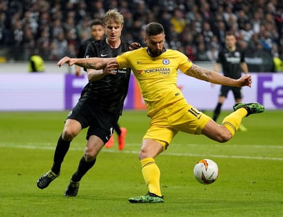 Con el empate en el marcador, el Eintrach Frankfurt tendrá que buscar ganar el partido en Stamford Bridge para avanzar a semifinales. (ARCHIVO)