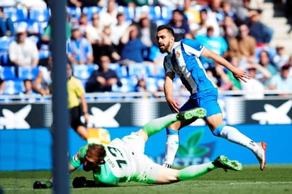 Iglesias amplió la ventaja luego de recibir un pase filtrado de Óscar Melendo y superar al arquero esloveno Jan Oblak a los 52 minutos; consumó la goleada con su doblete por vía del penal a los 89. (EFE)
