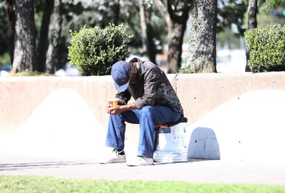 Los hombres depresivos, por lo general buscan la ayuda en el alcohol o en las drogas.