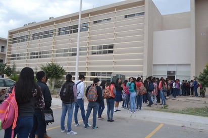 Dijo que considerando que le escuela tiene 1670 alumnos se puede decir que ambos problemas no son tan graves como se registra en otros planteles a nivel preparatoria.
