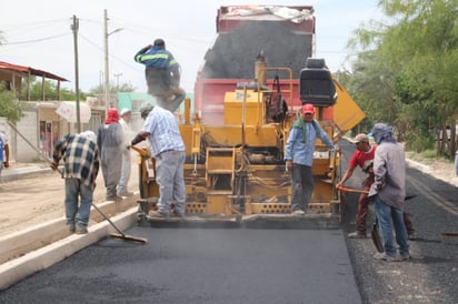 Continúan en Francisco I. Madero con los trabajos de rehabilitación del bulevar Carranza, a la altura del cruce con el bulevar Primero de Mayo.