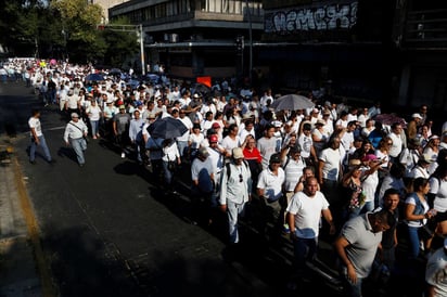 Desempleo, condiciones precarias de trabajo, inestabilidad laboral y crecimiento de la informalidad son algunos de los retos que enfrentan los trabajadores, advirtieron especialistas. (ARCHIVO)