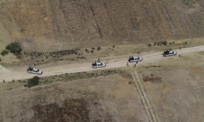 De los costos asociados al robo de combustibles en ductos de Petróleos Mexicanos (Pemex), hay uno que genera serias preocupaciones al gobierno federal: las tomas clandestinas se están ejecutando cada vez con mayor violencia en contra de los trabajadores de la petrolera dedicados a vigilar las instalaciones y cerrar las perforaciones ilegales. (ARCHIVO)