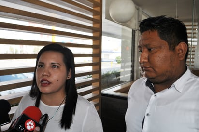 La regidora Flora Leal renunció al PRI y manifestó su apoyo al proyecto de Ulises Adame. (EL SIGLO DE TORREÓN)