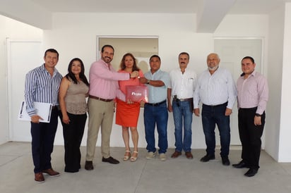 Dos casas y otros premios se entregaron a contribuyentes cumplidos. (EL SIGLO DE TORREÓN)