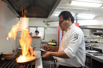 Una derrama por unos 100 millones de pesos proyecta alcanzar el sector restaurantero de Nuevo León durante los festejos con motivo del Día de las Madres, el próximo 10 de mayo. (ARCHIVO)