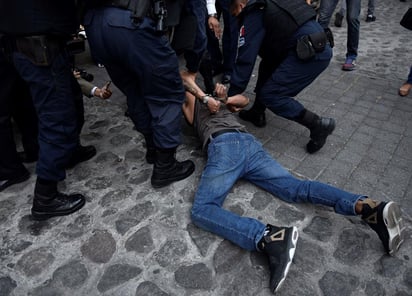 La mañana de este miércoles, un grupo de comerciantes fue atacado cuando se realizaba una manifestación en el Centro de Cuernavaca, justo a un costado de Palacio de Gobierno, cuyo saldo fue la muerte del empresario Jesús García. (EFE)