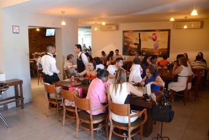 Para el Día de las Madres, las familias laguneras podrán aprovechar desde desayunos, comidas o cenas. (ARCHIVO)