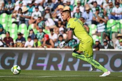 El arquero de Santos Laguna, Jonathan Orozco, fue considerado por Gerardo Martino para disputar la próxima Copa Oro 2019. (JORGE MARTÍNEZ)