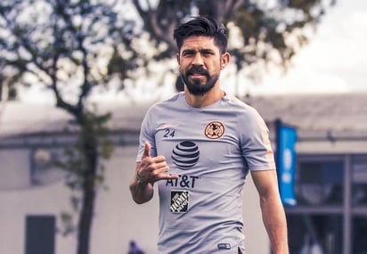  América no debe caer en excesos de confianza cuando enfrente a Cruz Azul el domingo, pidió el delantero Oribe Peralta. (ESPECIAL)