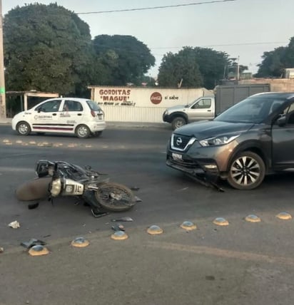 El aparatoso percance se registró alrededor de las 07:15 horas del viernes en la confluencia de la carretera Jabonoso y entronque al poblado 13 de Marzo del municipio de Gómez Palacio. (EL SIGLO DE TORREÓN)