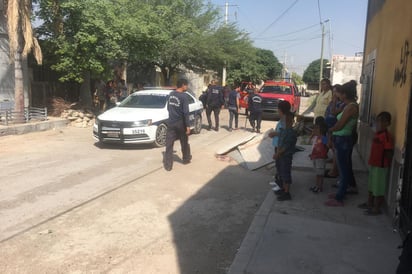 El personal de Bomberos acudió al lugar del accidente para brindar apoyo, finalmente la mujer fue llevada a un hospital.