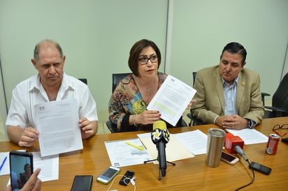 Primero, fue la bancada del PRI en el Cabildo de Torreón quien ofreció una rueda de prensa el día de ayer y minutos más tarde, lo hizo el Sistema Municipal de Aguas y Saneamiento (Simas).