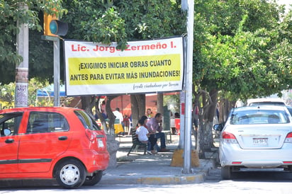 Los vecinos de las colonias del sur de la ciudad esperan las 19 acciones de Obras Públicas. (EL SIGLO DE TORREÓN)