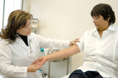 Algunos síntomas de lupus son dolor en articulaciones, fiebre, cansancio o pérdida de peso. (EL SIGLO DE TORREÓN)