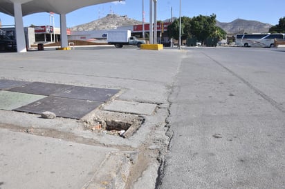 Se ubica en una zona de paso frecuente de peatones y de vehículos. (EL SIGLO DE TORREÓN)