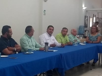 Los Empresarios Lerdenses A.C. (Elac) invitaron al candidato del PRI a la presidencia de Lerdo, Homero Martínez Cabrera, a sus instalaciones para escuchar parte de su propuesta y hacerle saber algunas de las inquietudes de los miembros de este organismo empresarial. (EL SIGLO DE TORREÓN)