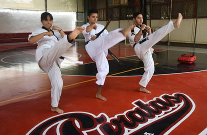 Los estudiantes - atletas, dedican tiempo y esfuerzo a sus entrenamientos diarios, por lo que van preparados al selectivo nacional. (JESÚS GALINDO)