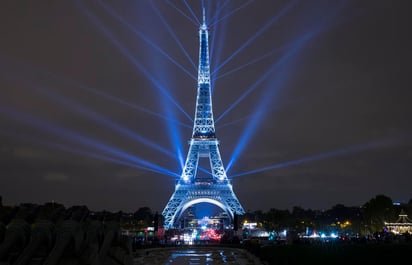  París celebrará el cumpleaños de la Torre Eiffel con un espectáculo de rayos láser. (ARCHIVO)