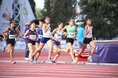 Muchas satisfacciones le han dado las atletas duranguenses al estado en la pista del Estadio Olímpico de Chihuahua en los últimos días. (IED)