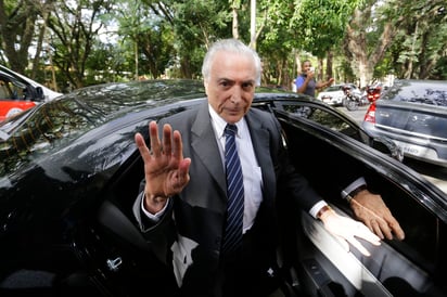 El expresidente brasileñoMichel Temer salió el miércoles del cuartel policial donde llevaba detenido desde el 9 de mayo. (AP)