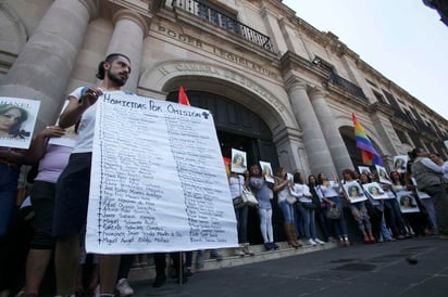 La visibilización del colectivo LGBT en México en los últimos años no ha conllevado un descenso de los crímenes de odio. Solo en el mandato de Andrés Manuel López Obrador, se han producido 28 asesinatos. (ARCHIVO)