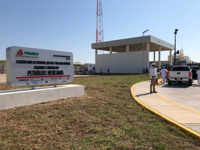 El presidente Andrés Manuel López Obrador aseguró que Petróleos Mexicanos (Pemex) es una empresa que fue maltratada por 'tecnócratas corruptos, neoliberales o neoporfiristas', que buscaban destruirla, sin embargo, señaló, que no pudieron acabarla. (ARCHIVO)A