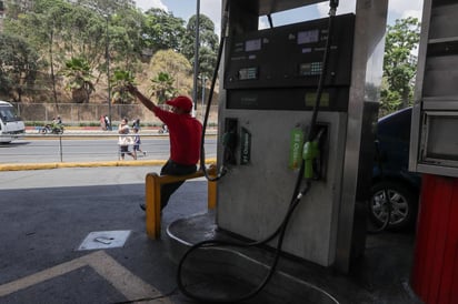 La mayor escasez de combustible estaba en la zona oriental de la capital y en algunos puntos del centro. (EFE)