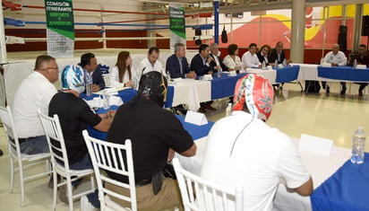 Durante la actividad, cada expositor constó de cinco minutos para exponer sus inquietudes en torno a la regulación de las funciones de lucha libre y boxeo profesional. (EL SIGLO DE TORREÓN)