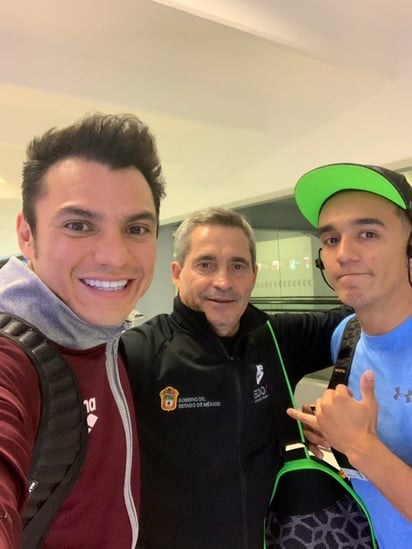 Yahel Castillo (i) y Juan Celaya finalizaron con un puntaje de 366.81 unidades en la sexta posición en la Serie Mundial de Clavados.