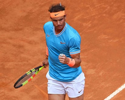 El español Rafa Nadal se vengó este sábado del griego Stefanos Tsitsipas, su verdugo la semana pasada en Madrid, y triunfó por 6-3 y 6-4 para sellar el pase a la final del Masters 1000 de Roma, en la que buscará su novena corona en el Foro Itálico. (EFE)