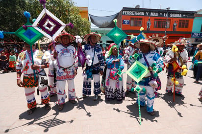 El Senado de la República discutirá en los próximos días una iniciativa de ley para evitar que diseñadores, empresas nacionales e internacionales plagien el patrimonio cultural de las comunidades indígenas y afromexicanas para comercializarlo. (ARCHIVO)