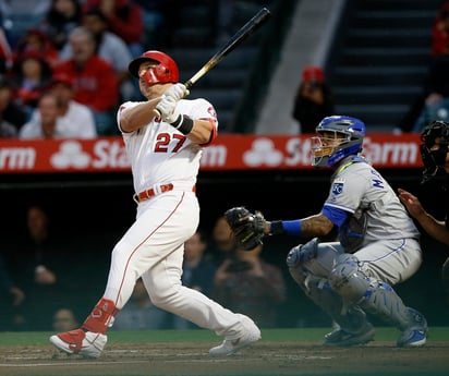 Mike Trout pegó un cuadrangular solitario en el primer inning. (AP)